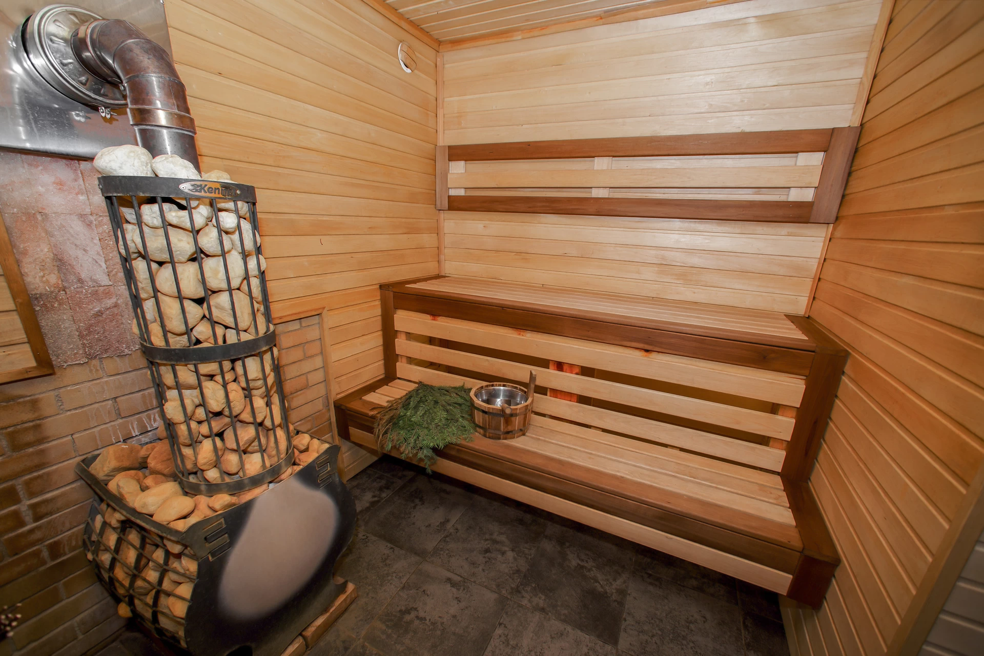 Правильно сконструированное помещение из натуральных материалов создаёт пространство для качественного парения, расслабления и очищения.