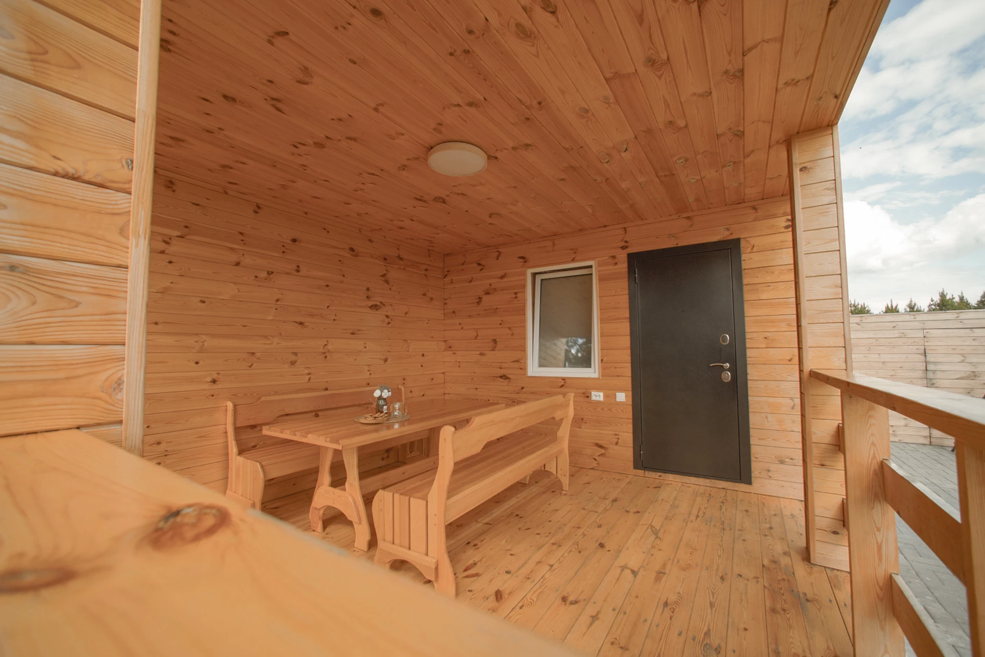 Либо смените обстановку — переместитесь на свежий воздух в беседку и приготовьте шашлык.