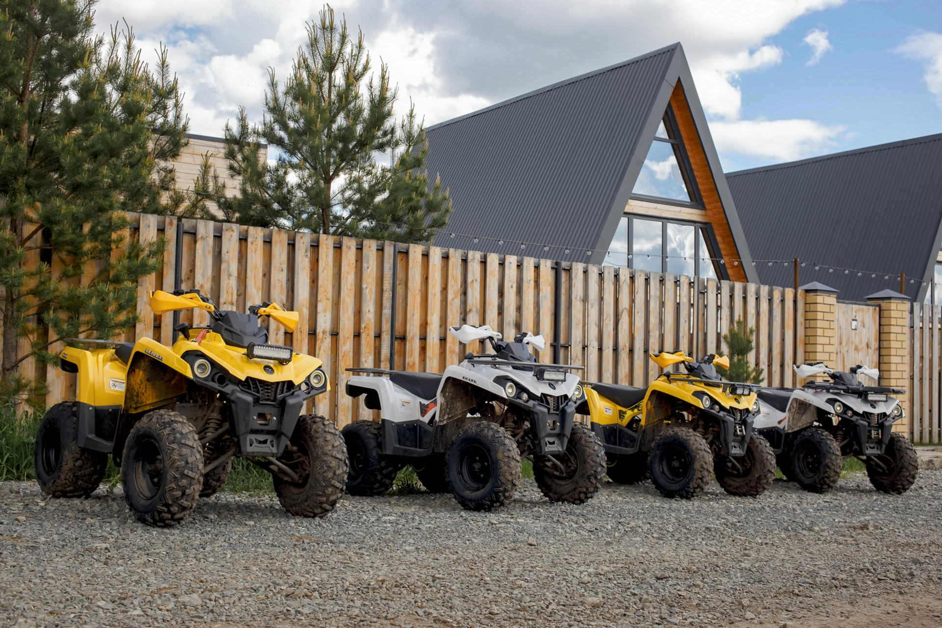 Аренда квадроцикла — это приключение: проложите свой маршрут, покорите бездорожье, найдите заповедные уголки и насладитесь драйвом.